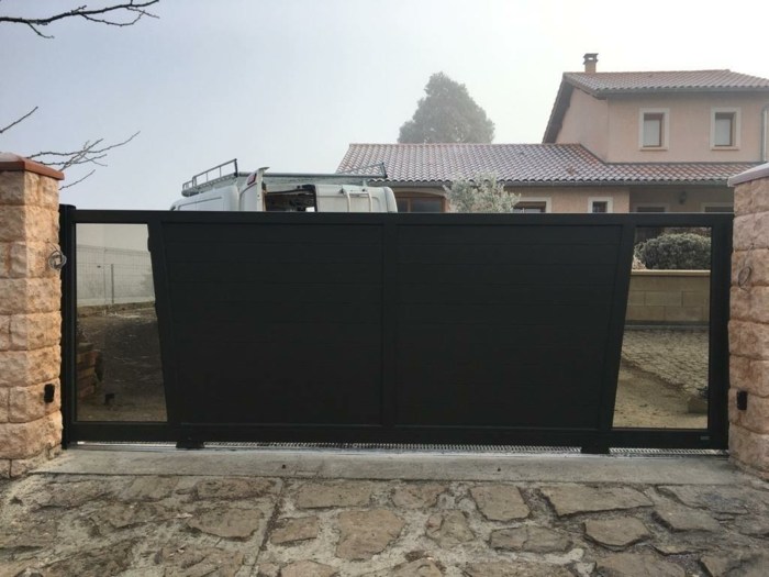 Installation d'un portail avec un moteur électrique BFT Deimos posé par Tld - Travaux Lyonnais